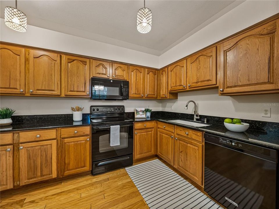 Active With Contract: $275,000 (2 beds, 2 baths, 1260 Square Feet)