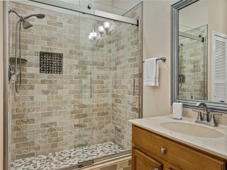 Active With Contract: $275,000 (2 beds, 2 baths, 1260 Square Feet)