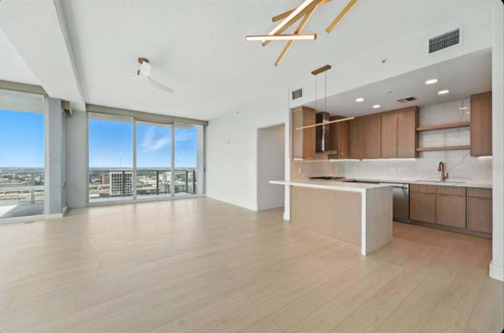 出租: $7,495 (3 贝兹, 3 浴室, 2158 平方英尺)