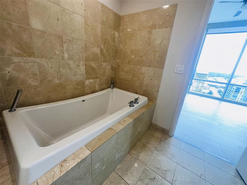 出租: $7,495 (3 贝兹, 3 浴室, 2158 平方英尺)