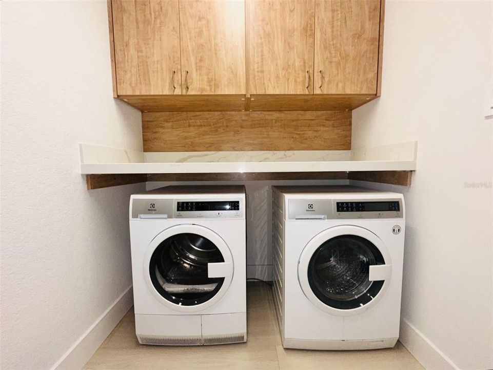 出租: $7,495 (3 贝兹, 3 浴室, 2158 平方英尺)