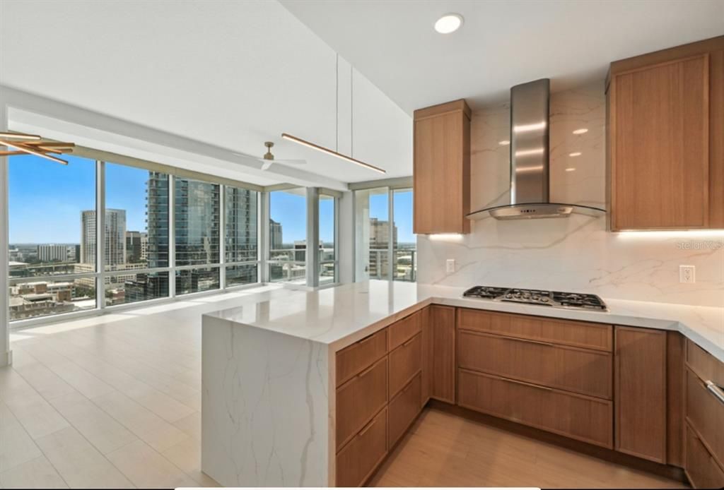 出租: $7,495 (3 贝兹, 3 浴室, 2158 平方英尺)