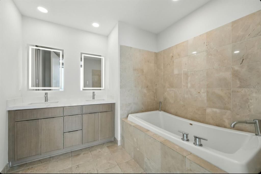 出租: $7,495 (3 贝兹, 3 浴室, 2158 平方英尺)