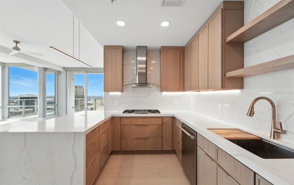 出租: $7,495 (3 贝兹, 3 浴室, 2158 平方英尺)