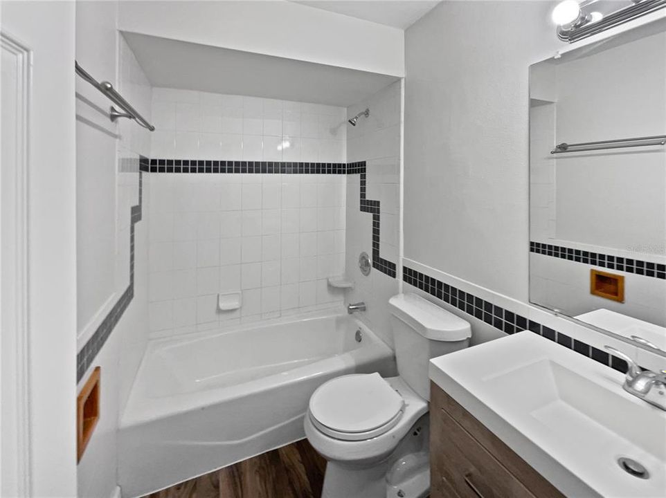 На продажу: $325,000 (3 спален, 2 ванн, 1566 Квадратных фут)