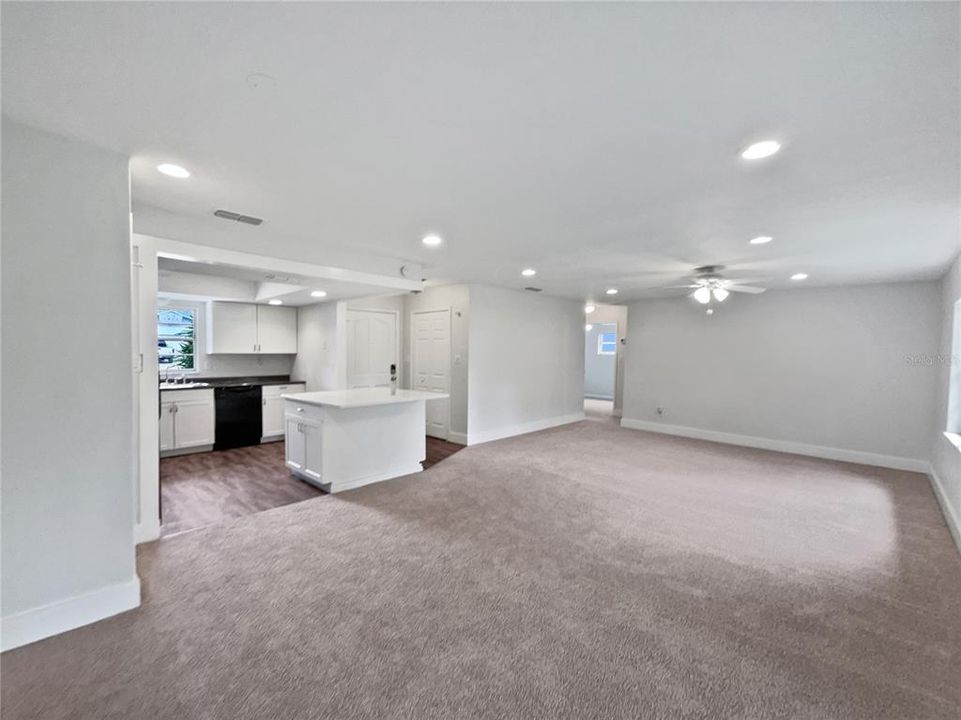 На продажу: $325,000 (3 спален, 2 ванн, 1566 Квадратных фут)