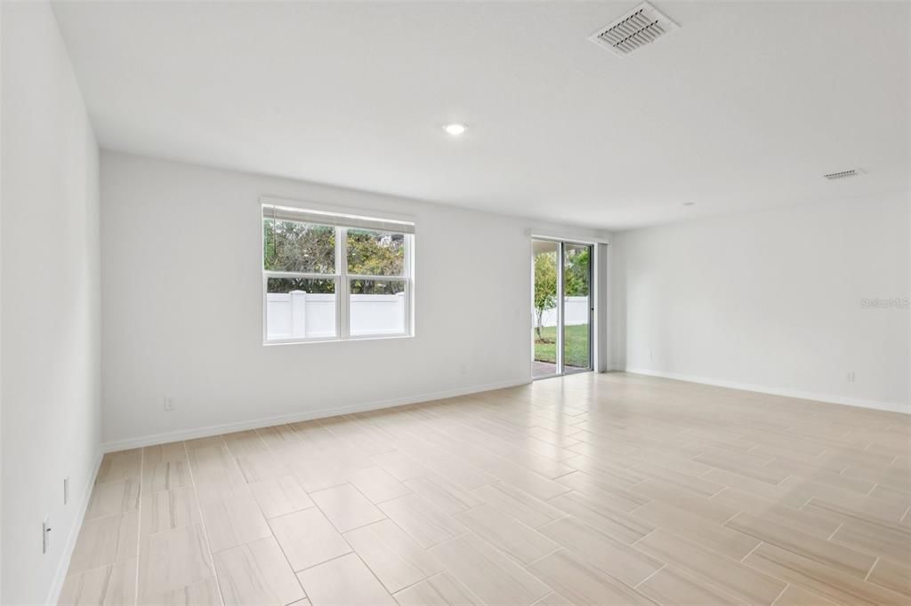 For Sale: $320,276 (4 beds, 2 baths, 1840 Square Feet)