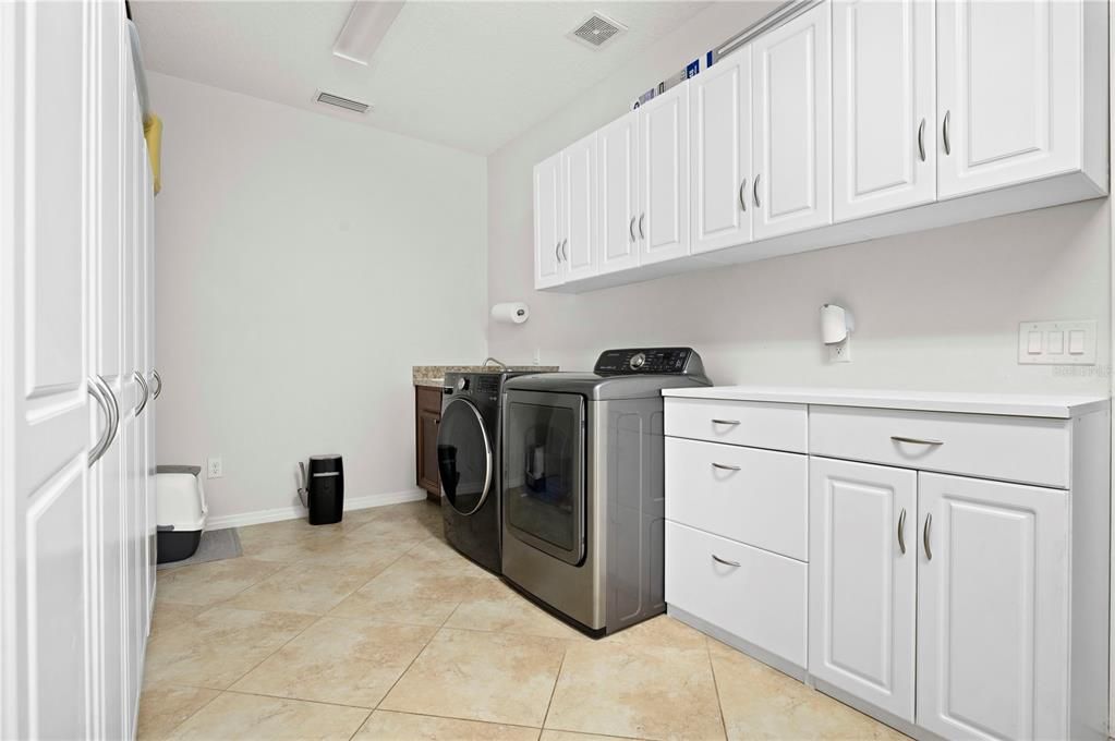 For Sale: $365,000 (2 beds, 2 baths, 1869 Square Feet)