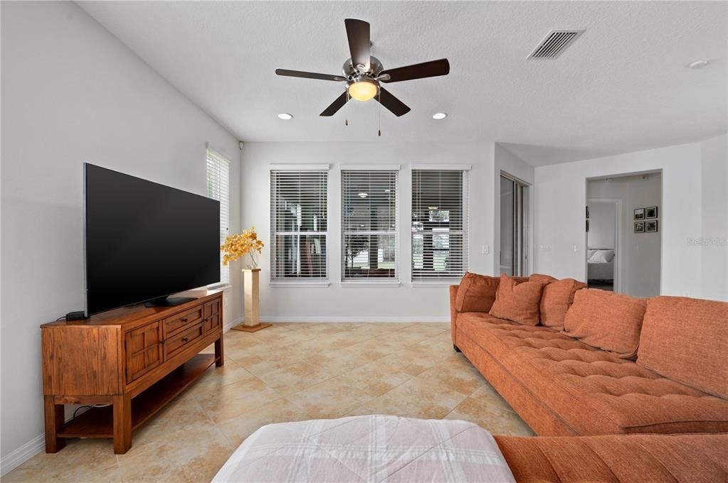 For Sale: $365,000 (2 beds, 2 baths, 1869 Square Feet)