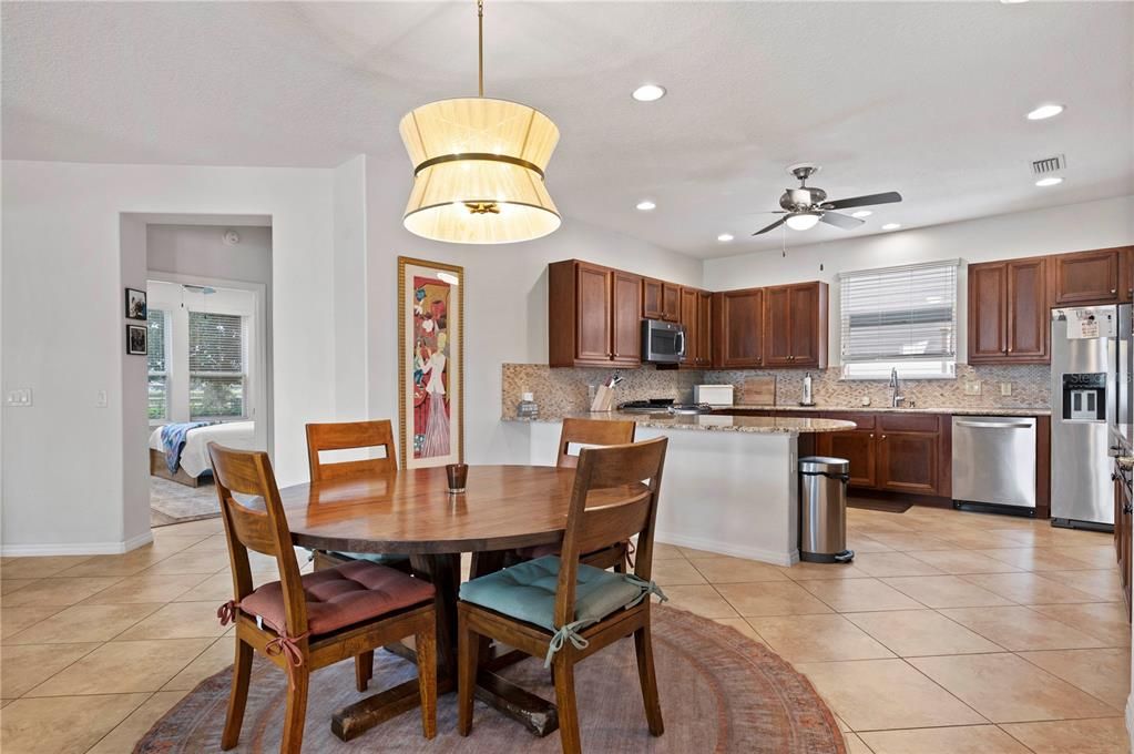 For Sale: $365,000 (2 beds, 2 baths, 1869 Square Feet)