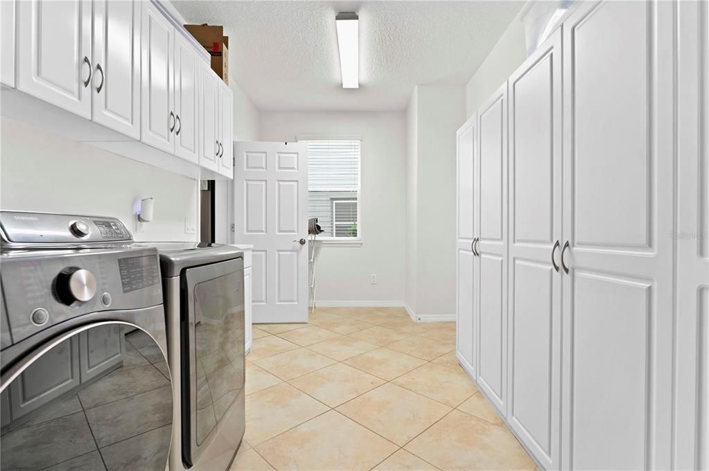 For Sale: $365,000 (2 beds, 2 baths, 1869 Square Feet)