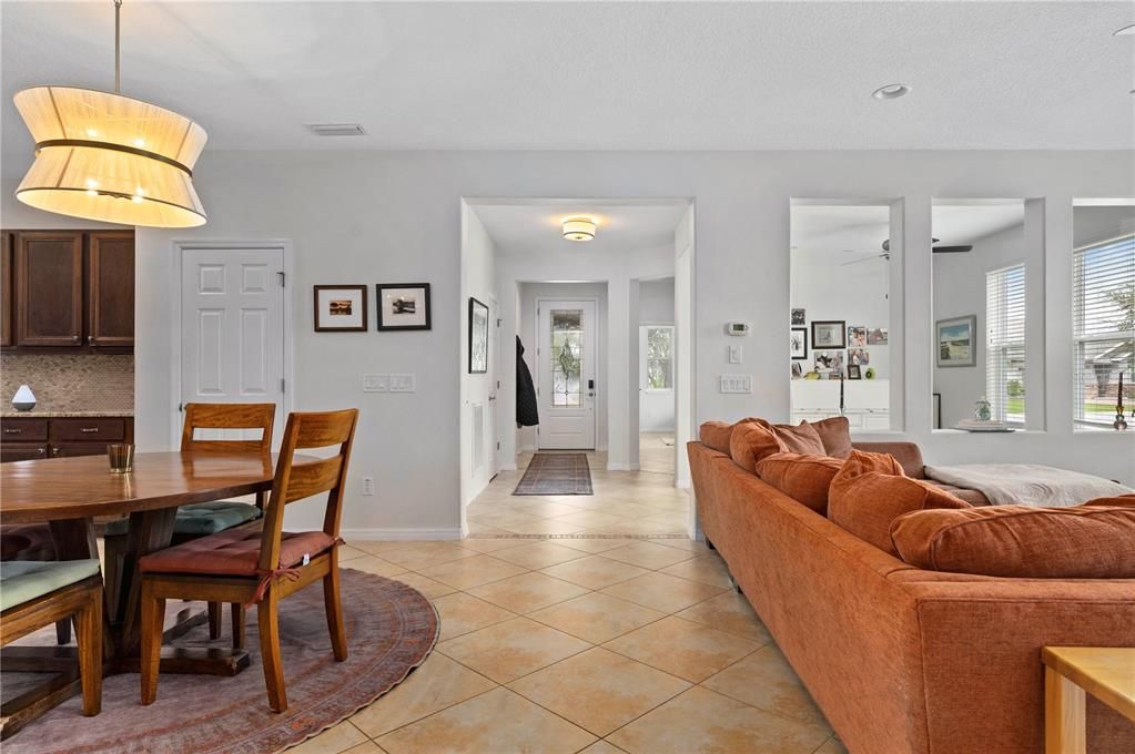 For Sale: $365,000 (2 beds, 2 baths, 1869 Square Feet)