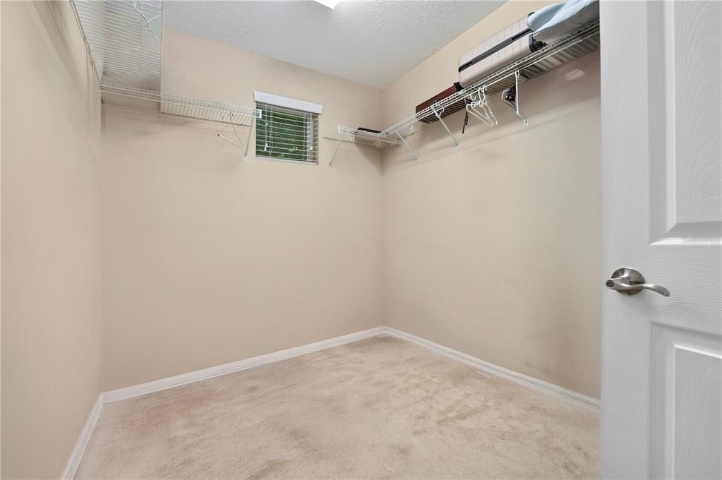 For Sale: $365,000 (2 beds, 2 baths, 1869 Square Feet)