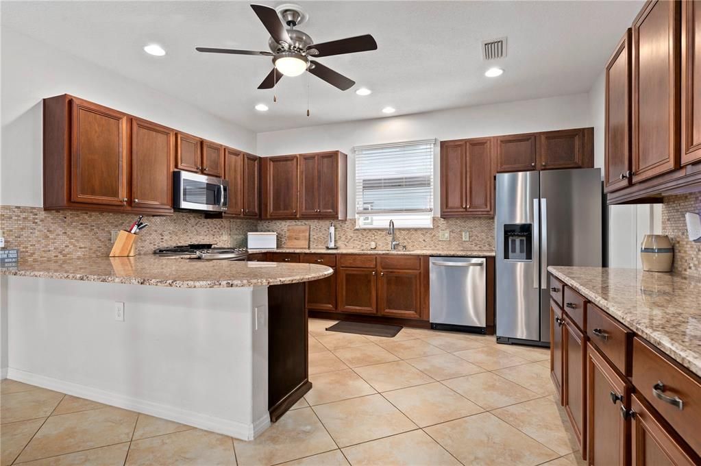 For Sale: $365,000 (2 beds, 2 baths, 1869 Square Feet)