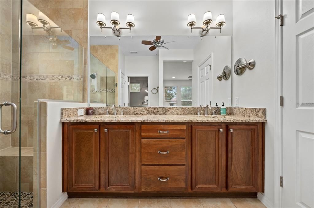 For Sale: $365,000 (2 beds, 2 baths, 1869 Square Feet)