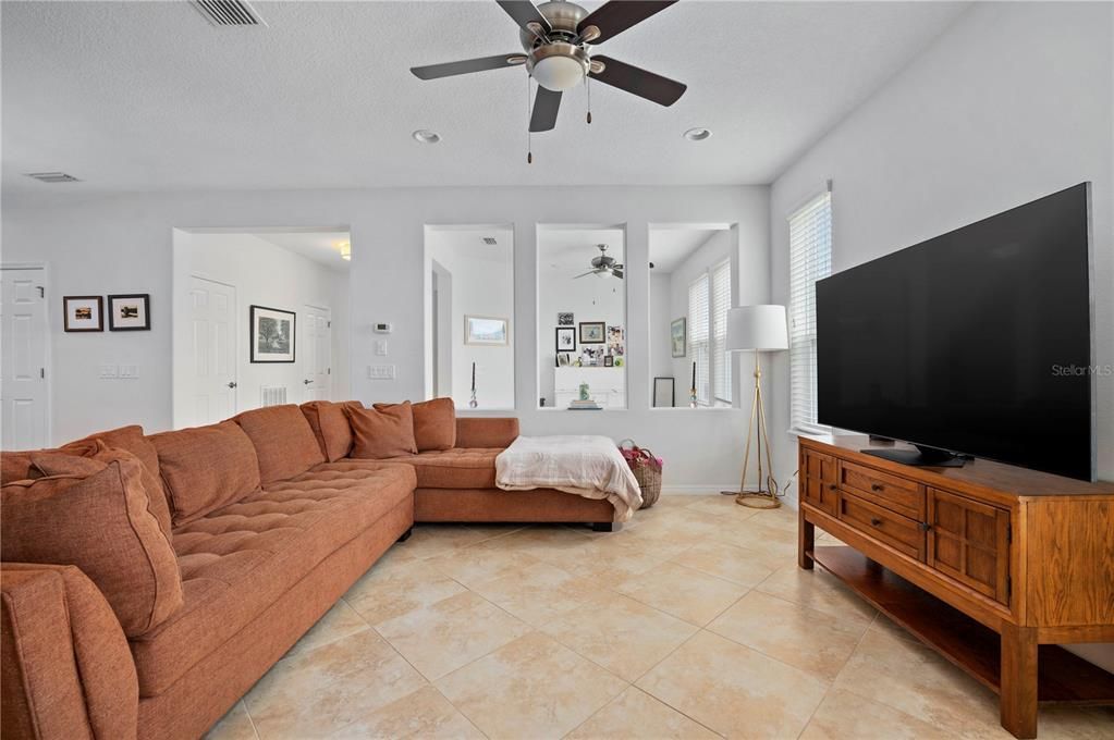 For Sale: $365,000 (2 beds, 2 baths, 1869 Square Feet)