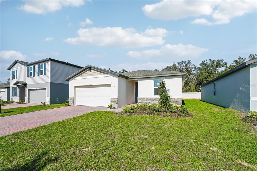 Active With Contract: $303,000 (3 beds, 2 baths, 1695 Square Feet)