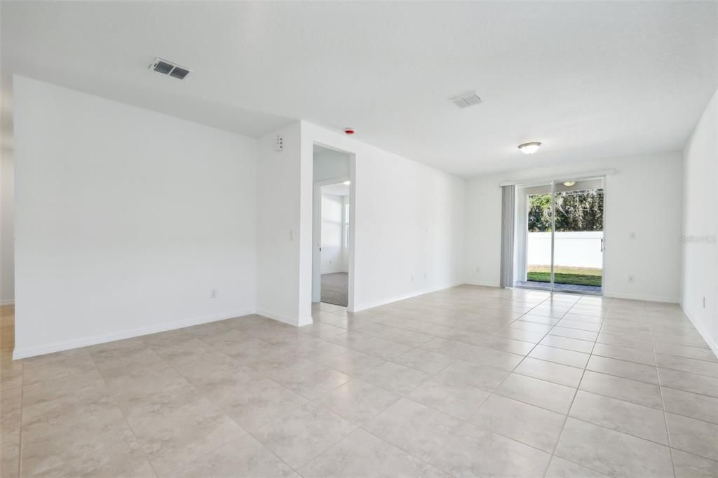 Active With Contract: $303,000 (3 beds, 2 baths, 1695 Square Feet)