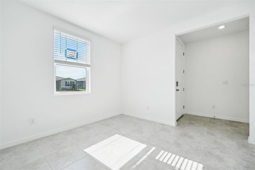 Active With Contract: $303,000 (3 beds, 2 baths, 1695 Square Feet)