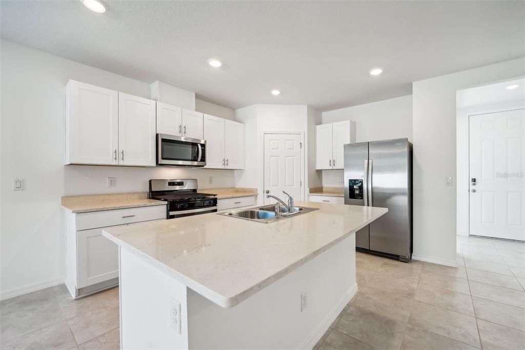 Active With Contract: $303,000 (3 beds, 2 baths, 1695 Square Feet)