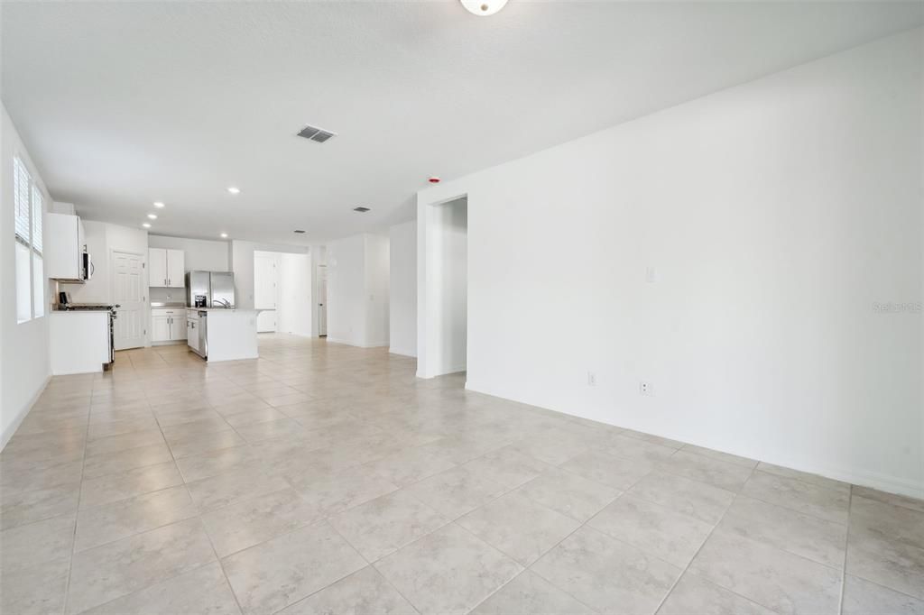 Active With Contract: $303,000 (3 beds, 2 baths, 1695 Square Feet)