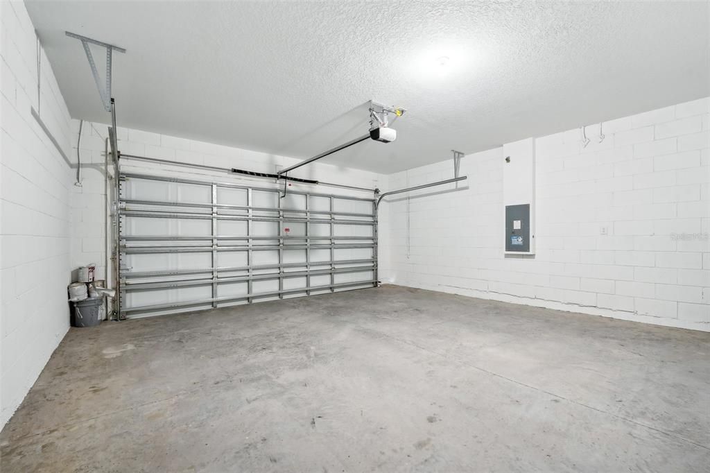 Active With Contract: $303,000 (3 beds, 2 baths, 1695 Square Feet)