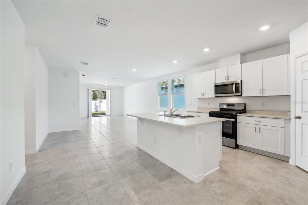 Active With Contract: $303,000 (3 beds, 2 baths, 1695 Square Feet)