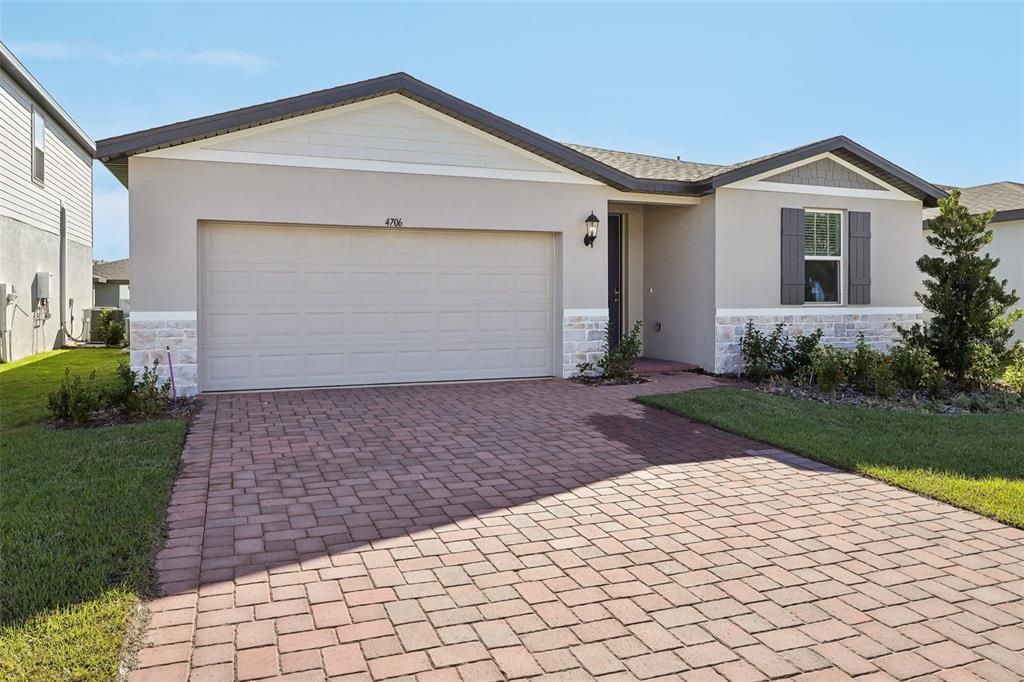 For Sale: $326,200 (4 beds, 2 baths, 1840 Square Feet)