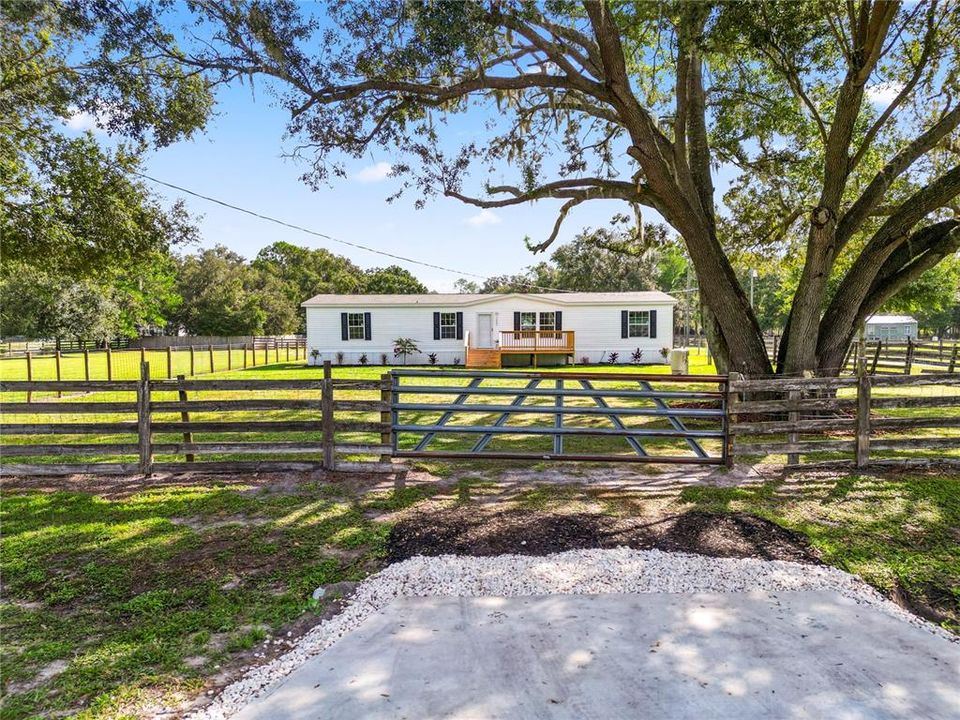 Active With Contract: $299,000 (4 beds, 2 baths, 1813 Square Feet)