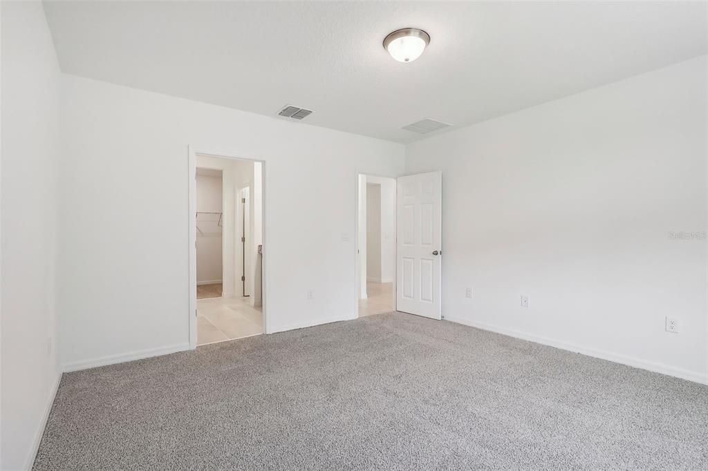 На продажу: $337,500 (4 спален, 2 ванн, 1840 Квадратных фут)