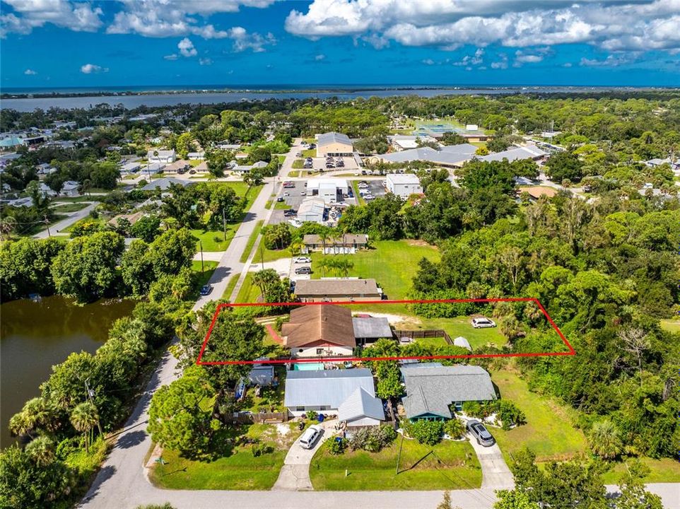 待售: $399,000 (4 贝兹, 0 浴室, 1988 平方英尺)