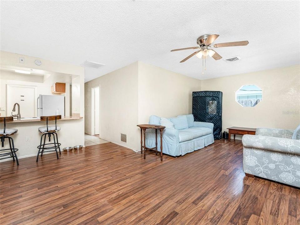 待售: $399,000 (4 贝兹, 0 浴室, 1988 平方英尺)