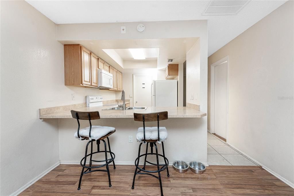 待售: $399,000 (4 贝兹, 0 浴室, 1988 平方英尺)