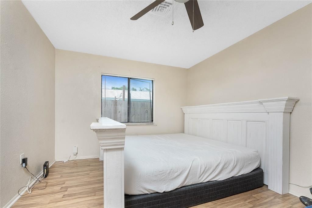 待售: $399,000 (4 贝兹, 0 浴室, 1988 平方英尺)