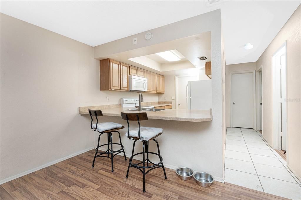 待售: $399,000 (4 贝兹, 0 浴室, 1988 平方英尺)