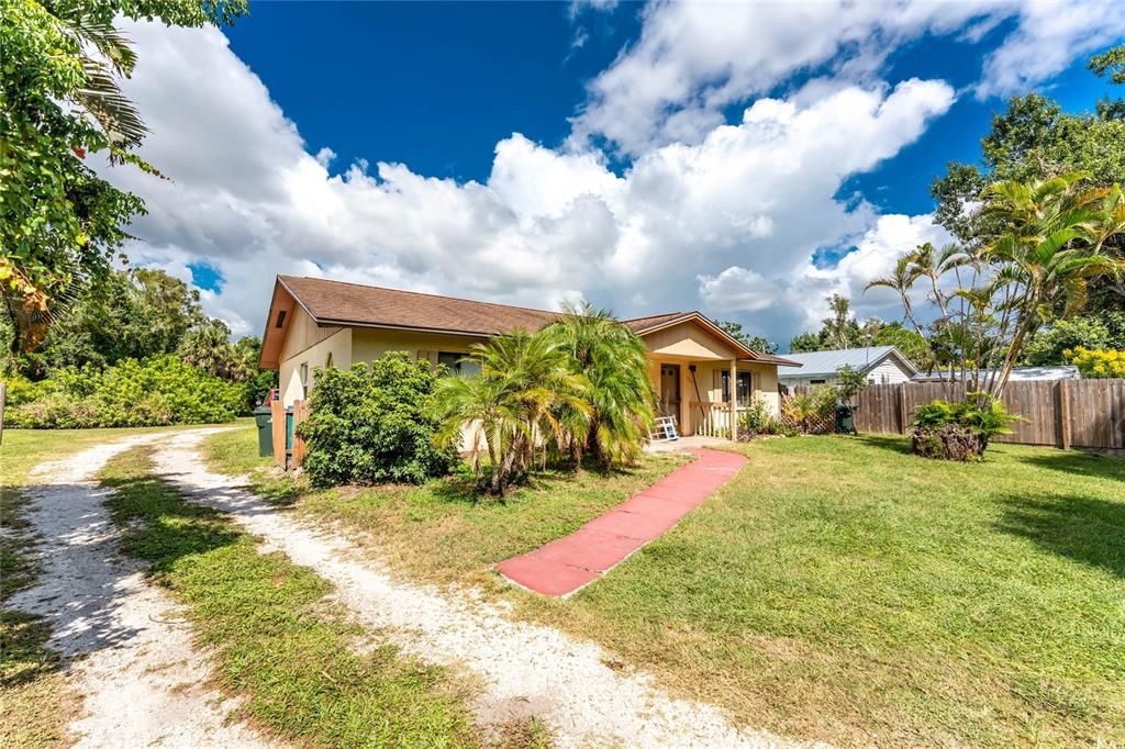 待售: $399,000 (4 贝兹, 0 浴室, 1988 平方英尺)