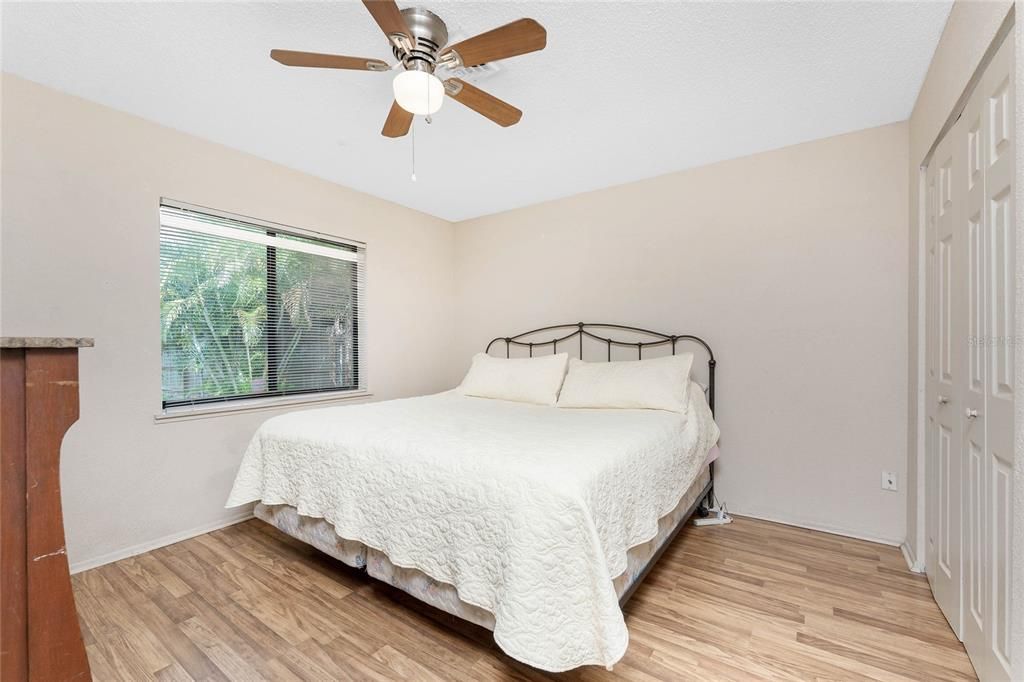 待售: $399,000 (4 贝兹, 0 浴室, 1988 平方英尺)