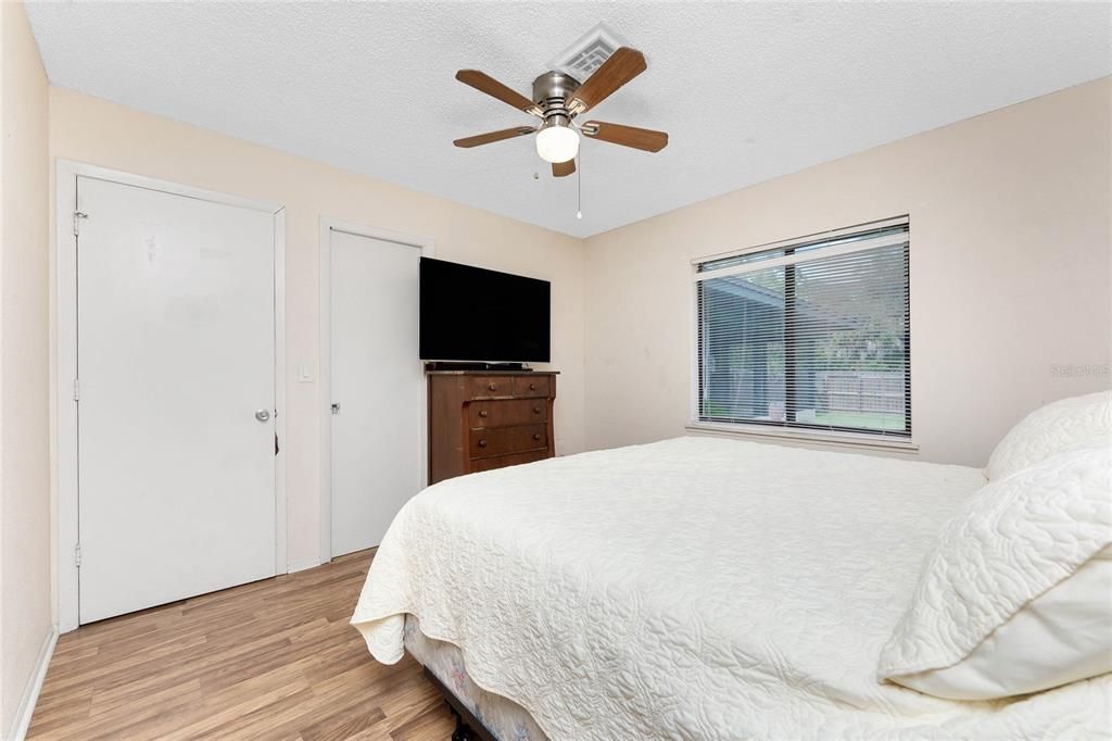 待售: $399,000 (4 贝兹, 0 浴室, 1988 平方英尺)