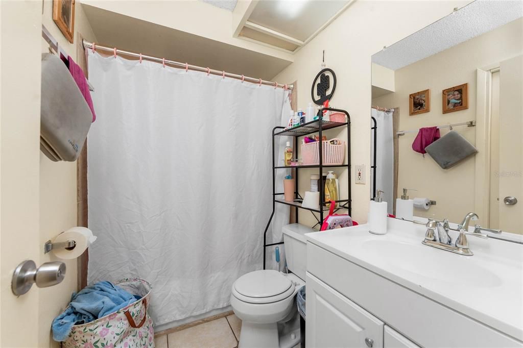 待售: $399,000 (4 贝兹, 0 浴室, 1988 平方英尺)