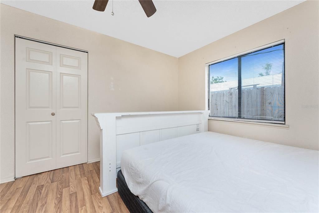 待售: $399,000 (4 贝兹, 0 浴室, 1988 平方英尺)