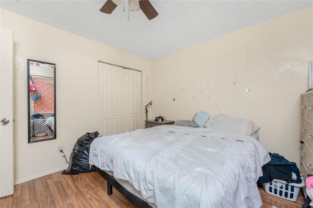 待售: $399,000 (4 贝兹, 0 浴室, 1988 平方英尺)