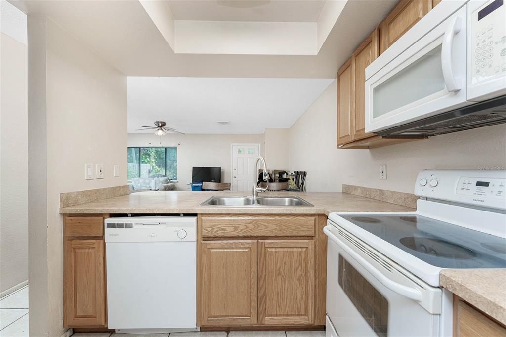 待售: $399,000 (4 贝兹, 0 浴室, 1988 平方英尺)