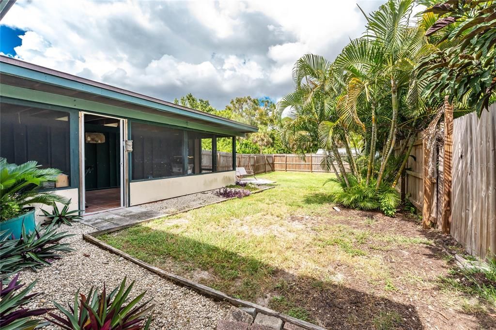 待售: $399,000 (4 贝兹, 0 浴室, 1988 平方英尺)