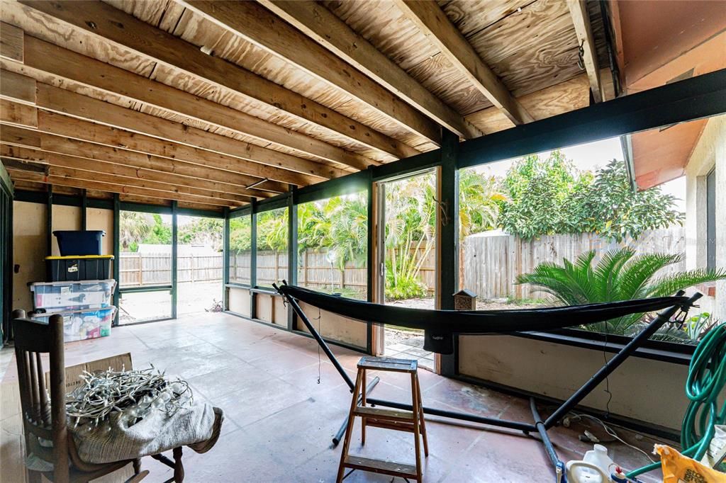 待售: $399,000 (4 贝兹, 0 浴室, 1988 平方英尺)