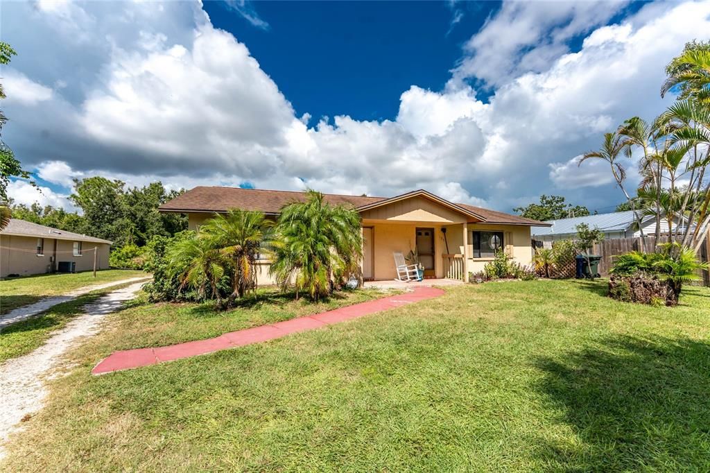 待售: $399,000 (4 贝兹, 0 浴室, 1988 平方英尺)