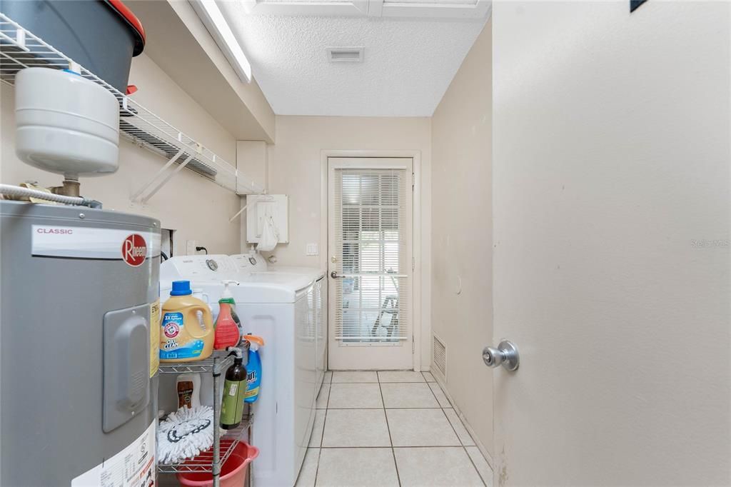 待售: $399,000 (4 贝兹, 0 浴室, 1988 平方英尺)