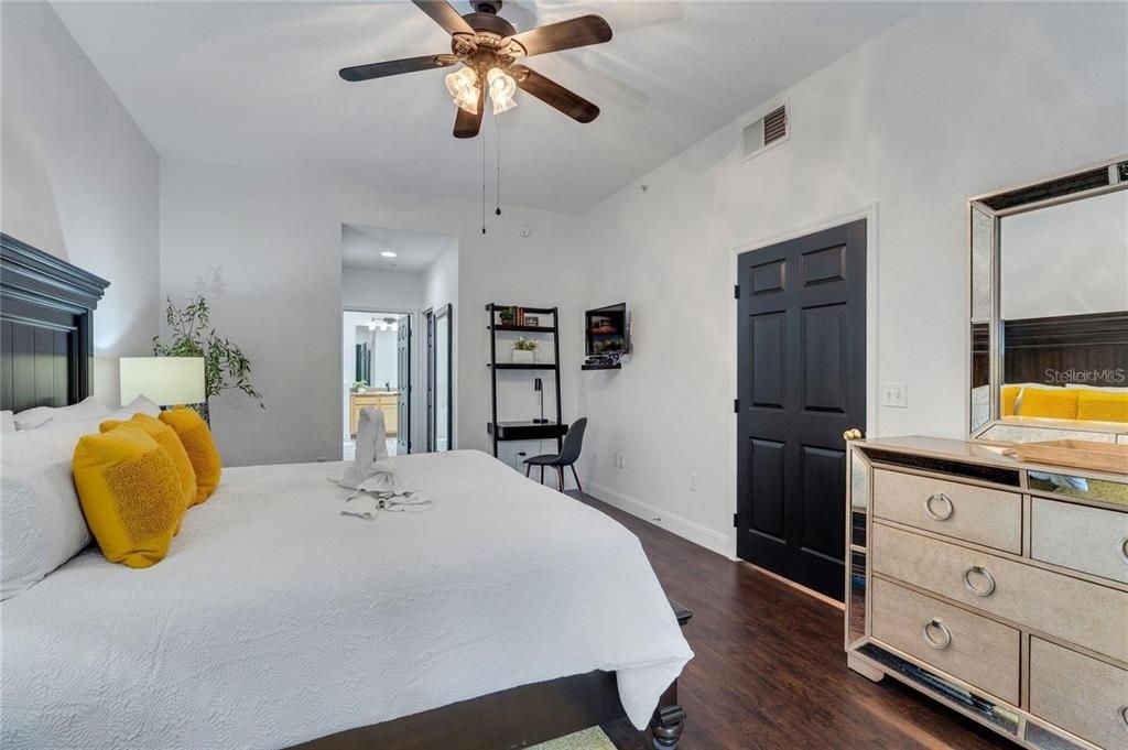 Active With Contract: $255,000 (3 beds, 2 baths, 1700 Square Feet)