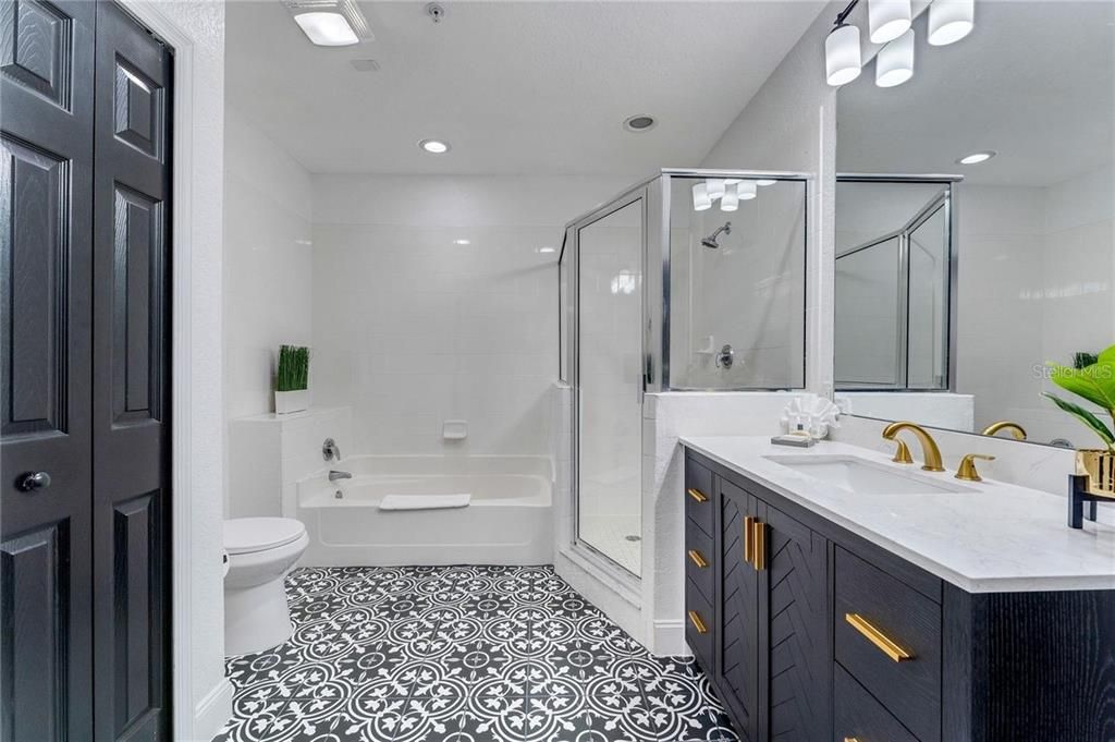 Active With Contract: $255,000 (3 beds, 2 baths, 1700 Square Feet)