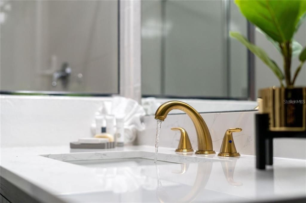 Active With Contract: $255,000 (3 beds, 2 baths, 1700 Square Feet)