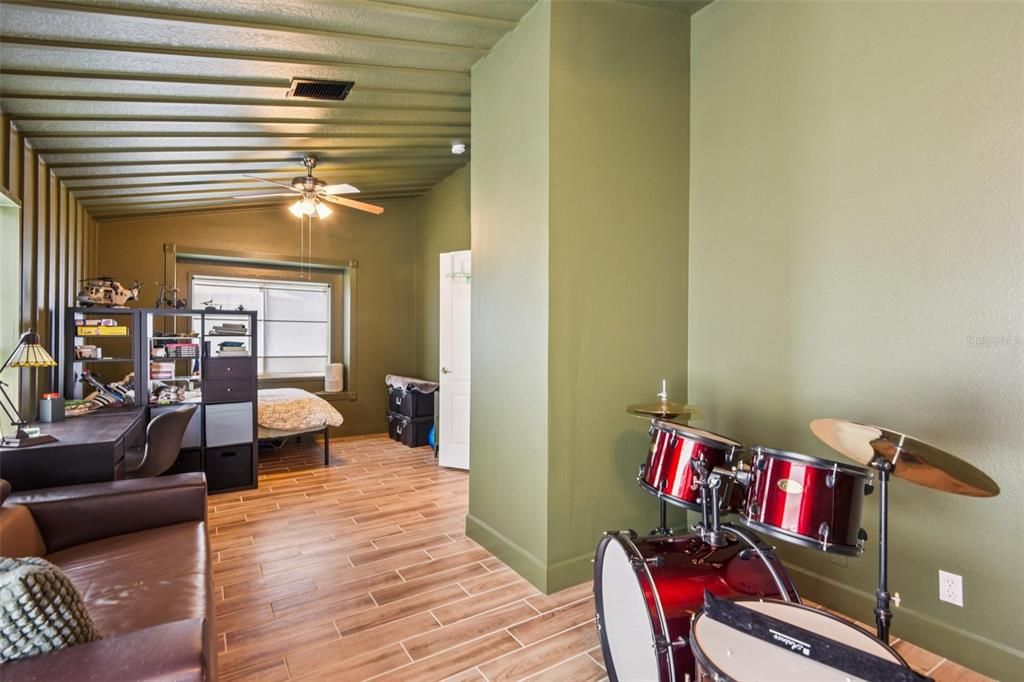 For Rent: $3,800 (3 beds, 3 baths, 2290 Square Feet)